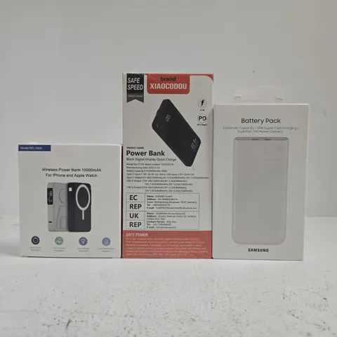 APPROXIMATELY 15 ASSORTED HOUSEHOLD ITEMS TO INCLUDE BATTERY PACK, POWER BANK, ETC