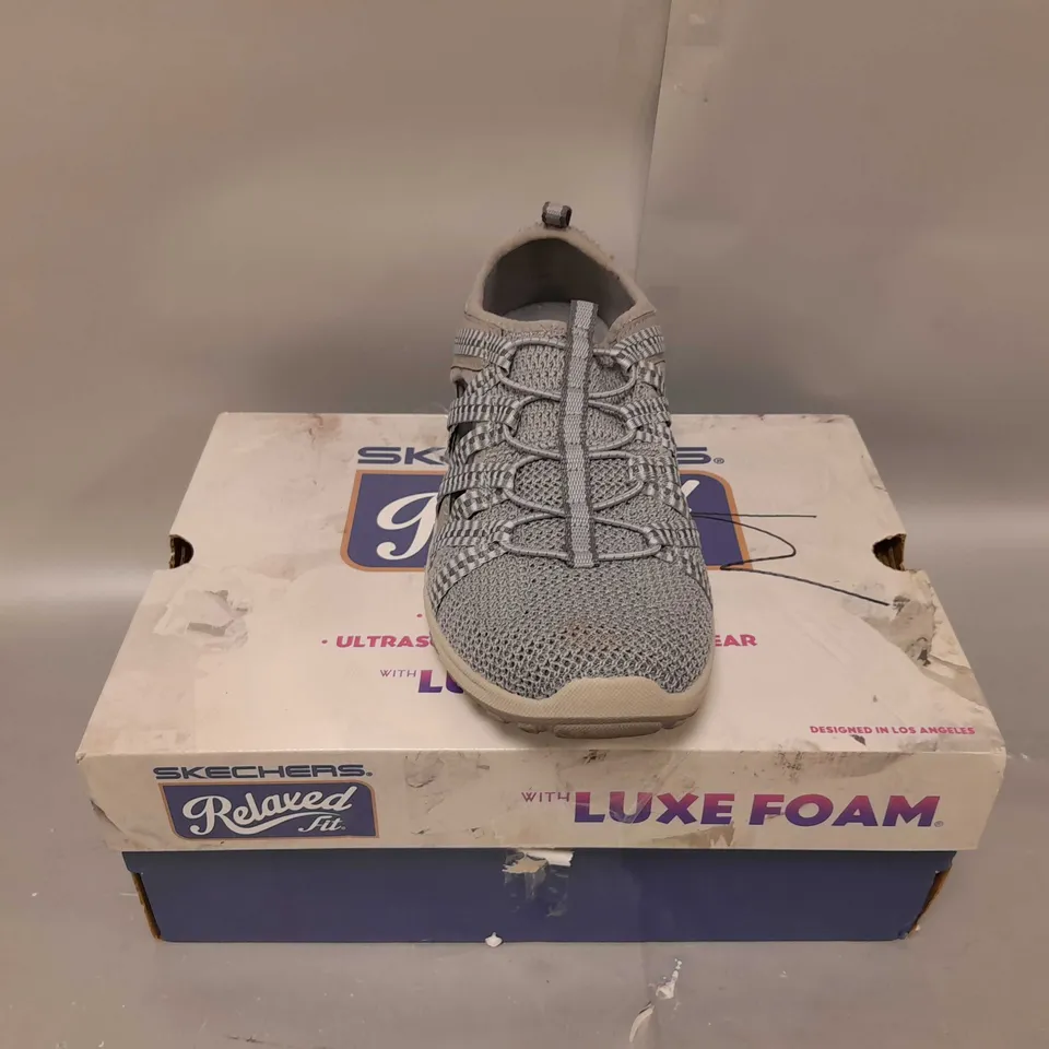 SKECHERS REGGAE FEST 2.0 FISHERMAN SHOE SIZE 6