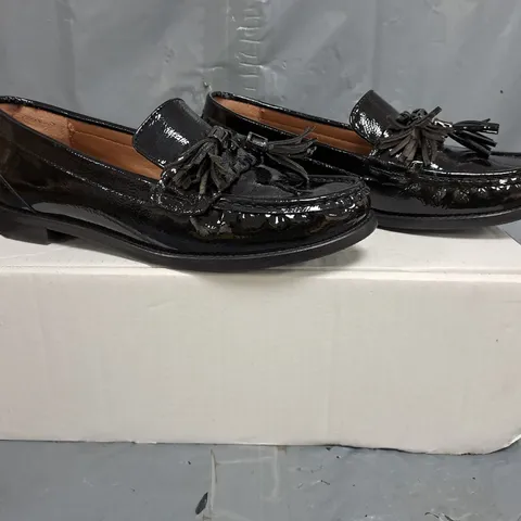 BOXED PAIR OF MODA IN PELLE ESPELETTE LOAFERS IN BLACK SIZE 6