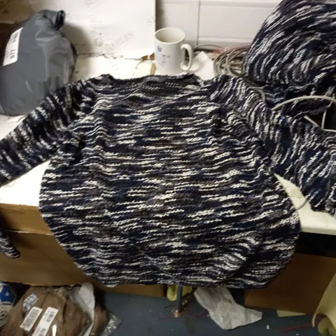 LOT OF 2 MR MAX FASHIONS JUMPERS- SIZE S, M (BLUE)