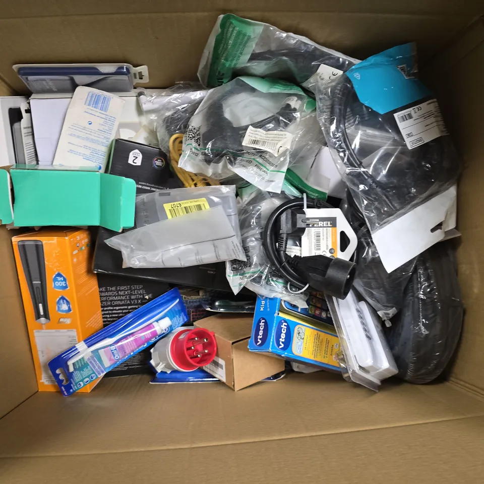APPROXIMATELY 30 ASSORTED ITEMS TO INCLUDE VTECH KIDS SMARTPHONE, FLOSSJET ORAL IRRIGATOR, RAZWER ORNATA V3 X, ETC
