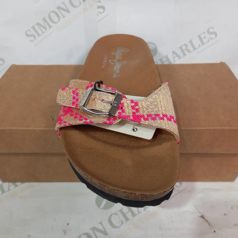 BOXED PAIR OF PEPE JEANS LONDON OPEN TOE SANDLS EU SIZE 39