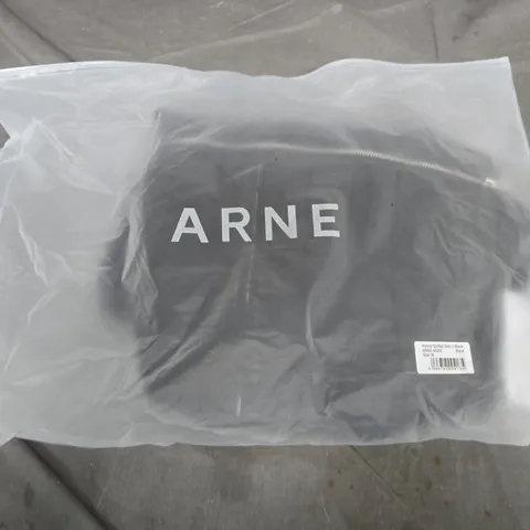 BAGGED ARNE HYNRID QUILTED GILET IN BLACK - MEDIUM