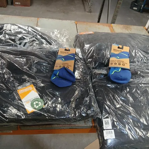 APPROXIMATELY 6 ITEMS OF ASSORTED REGATTA/DARE2B CLOTHING AND ACCESSORIES
