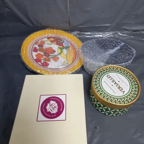 APPROXIMATELY 4 ASSORTED HOUSEHOLD ITEMS TO INCLUDE, MUGS , PLATES , ETC