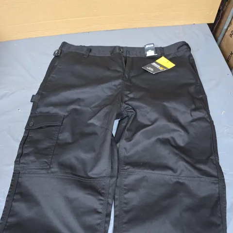 REGATTA PROFESSIONAL MEN'S WATER-REPELLENT CARGO TROUSERS, BLACK, UK 40 