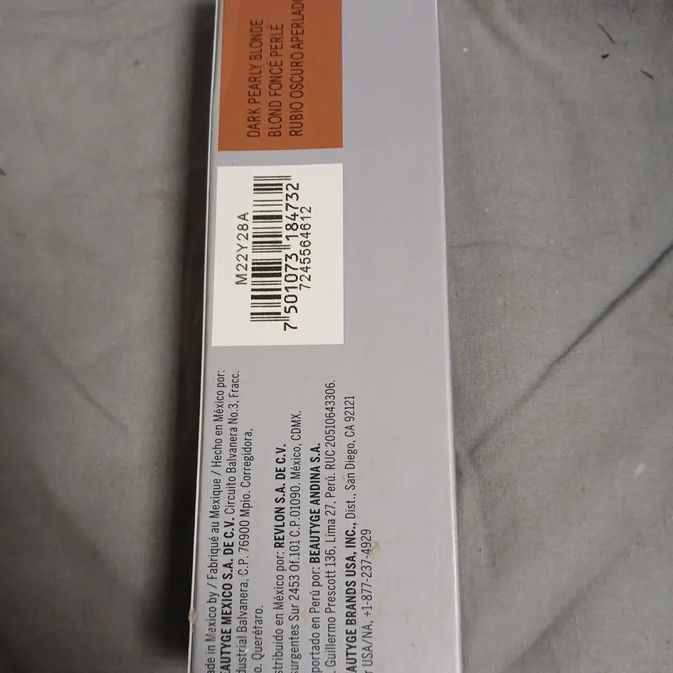 BOX OF APPROXIMATELY 40 REVLONISSIMO COLORSMETIQUE PERMANENT HAIR COLOR – DARK PEARL BLONDE (60 ML)-NO EXPIRY DATE SHOWN-SOME LEAKAGE PRESENT 