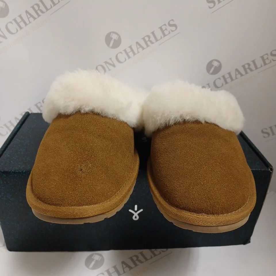 BOXED EMU AUSTRALIA SLIPPERS, CHESTNUT - SIZE 7