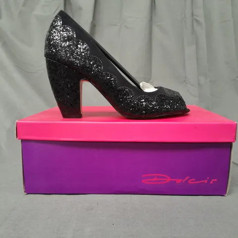 BOXED PAIR OF DOLCIS OPEN TOE HEELED SHOES IN BLACK W. GLITTER EFFECT UK SIZE 3