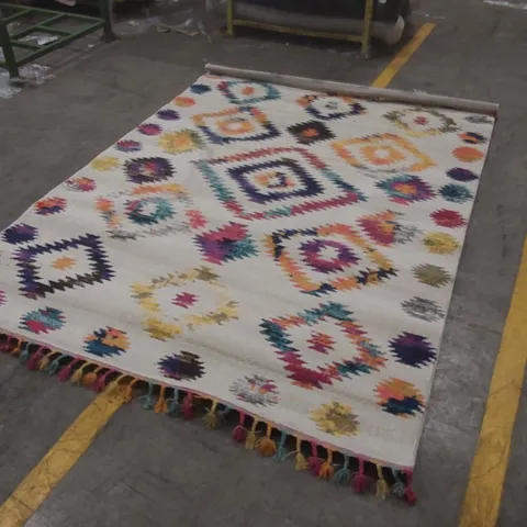 QUALITY DESIGNER RUG - APPROXIMATELY 200 x 290cm