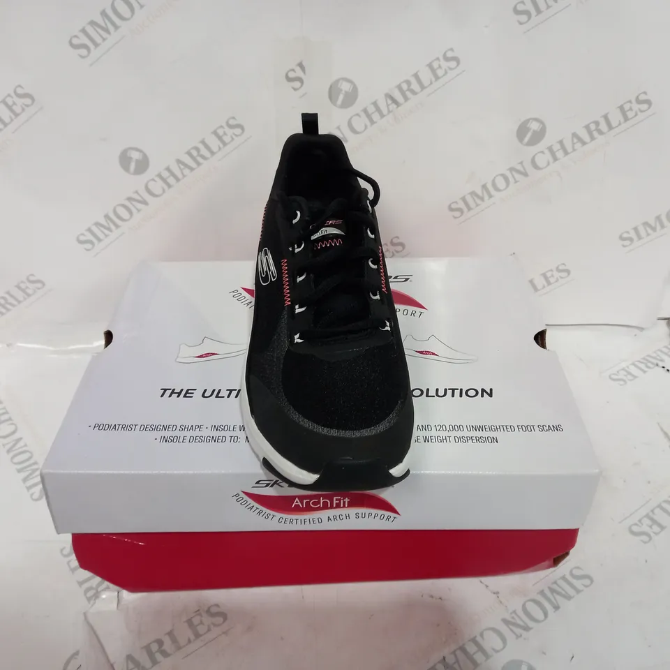 BOXED SKECHERS VEGAN ARCH FIT TRAINERS SIZE 7