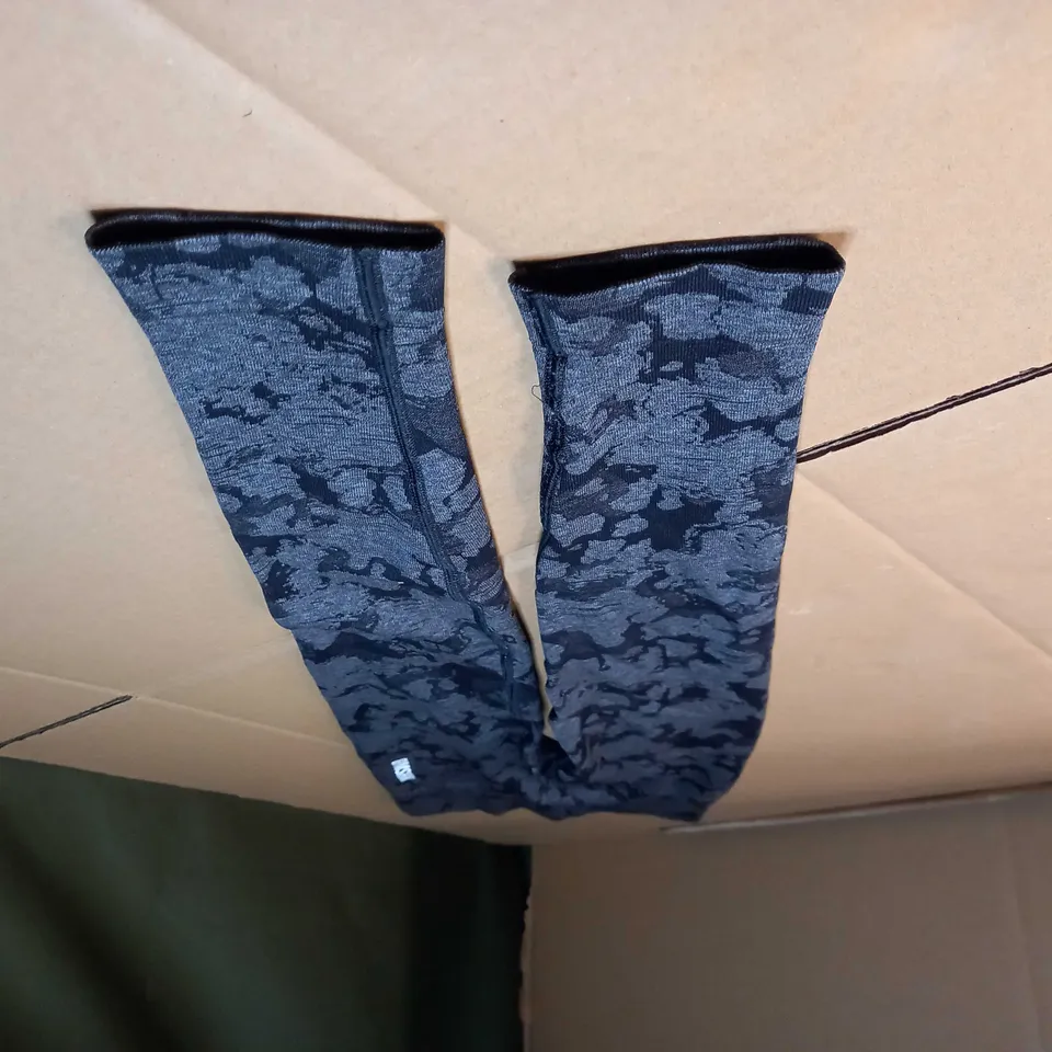 GYMSHARK GREY/BLACK FITNESS LEGGINGS - XS