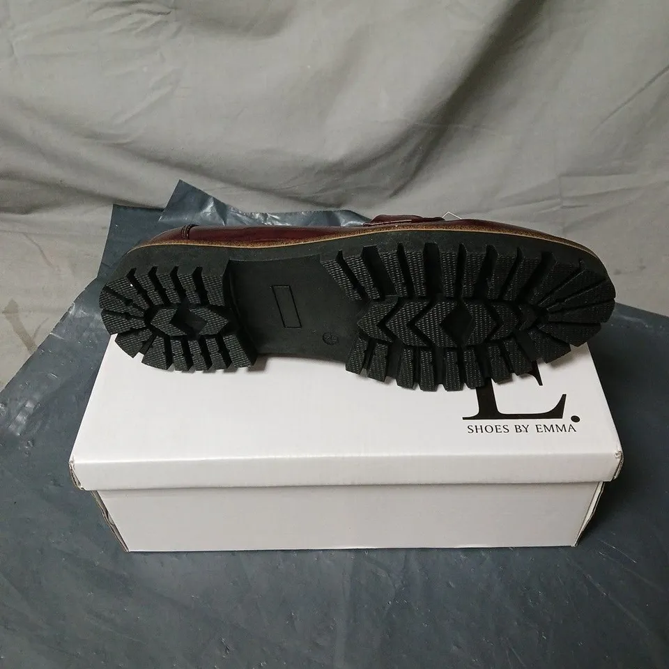 SHOES BY EMMA SIZE 8 BURGUNDY CRINKLE PATENT SHOES BOXED