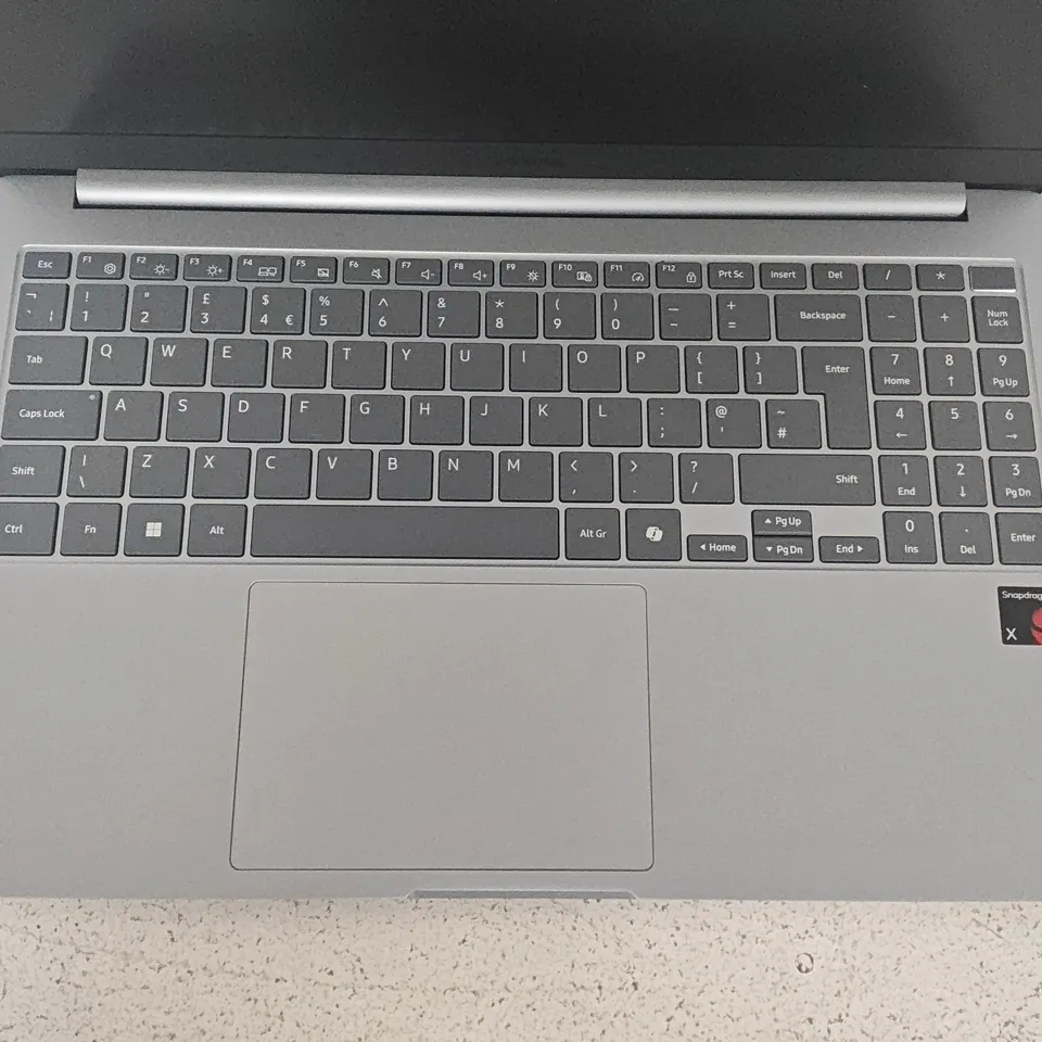 UNBOXED SAMSUNG SNAPDRAGON X LAPTOP IN SILVER - NP750XQB
