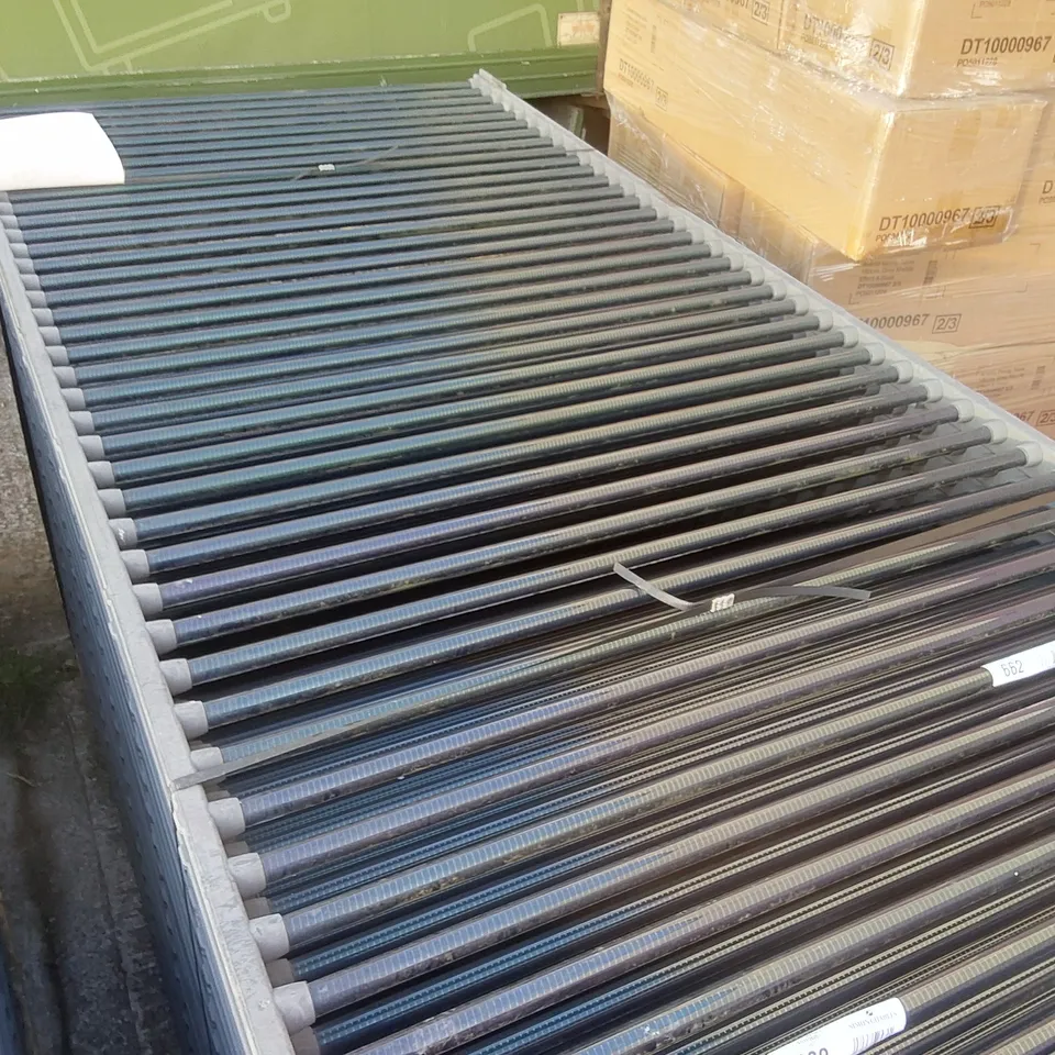 PALLET CONTAINING A LARGE QUANTITY OF SOLYNDRA 200W SOLAR PANELS