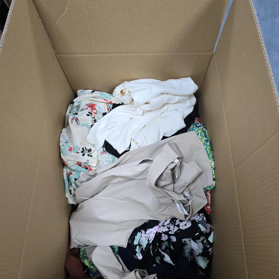 BOX OF APPROXIMATELY 20 ASSORTED CLOTHING ITEMS OF VARIOUS SIZES AND STYLES TO INCLUDE MALISSA J, KIM AND CO ETC