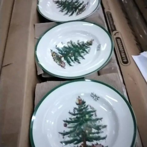 CHRISTMAS TREE DINNER PLATES SET OF 4