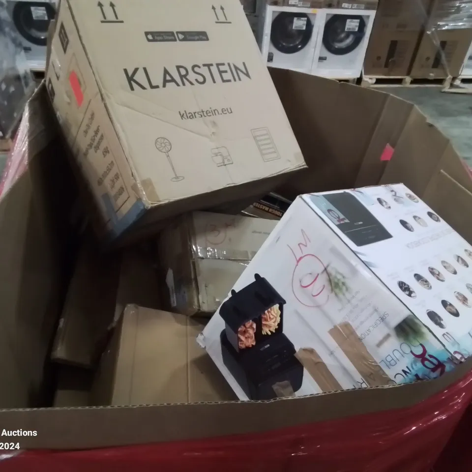 PALLET OF MIXED BOXED HOUSEHOLD ITEMS TO INCLUDE; FANS, AIR FRYER, TROLLEY, MIRROR TILES ETC.