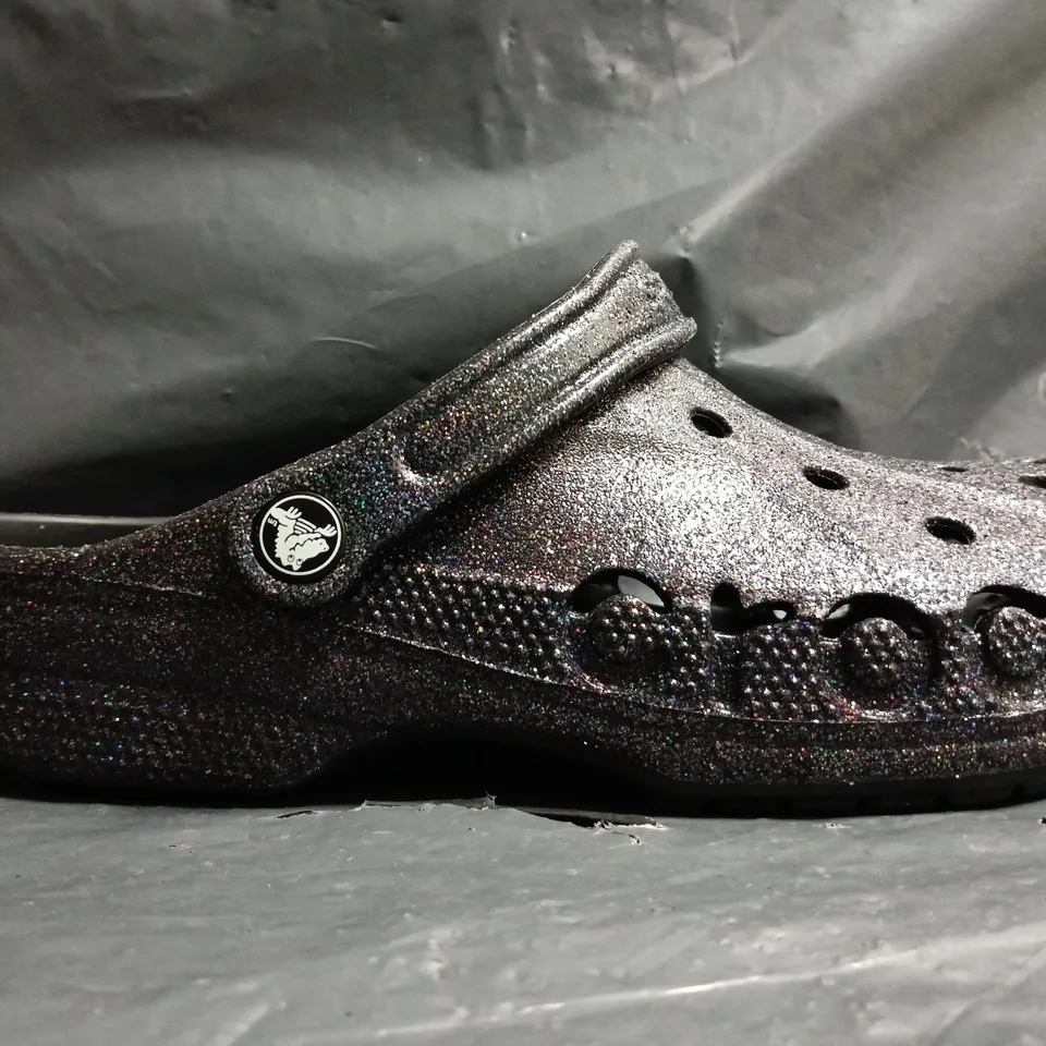PAIR OF CROCS BAYA GLITTER CLOGS IN BLACK SIZE UK M7/W8