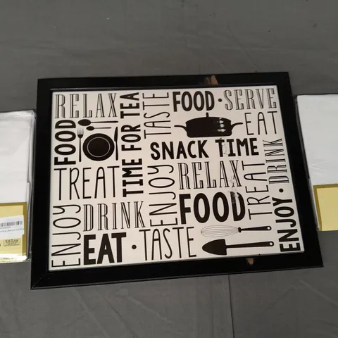 BOX OF APPROXIMATELY 8 ASSORTED HOUSEHOLD ITEMS TO INCLUDE NIGHT ZONE PILLOW COVER, DECORATIVE KITCHEN ART, ETC