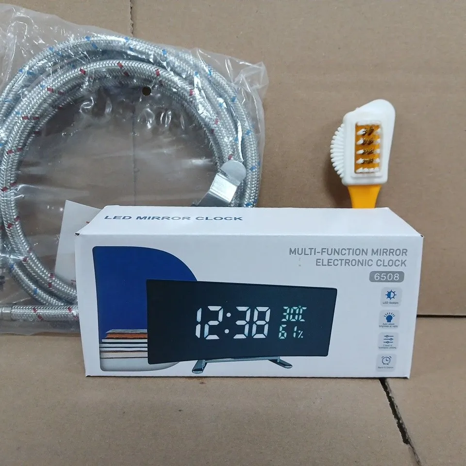 APPROXIMATELY 10 ASSORTED HOUSEHOLD ITEMS TO INCLUDE LED MIRROR CLOCK, ETC