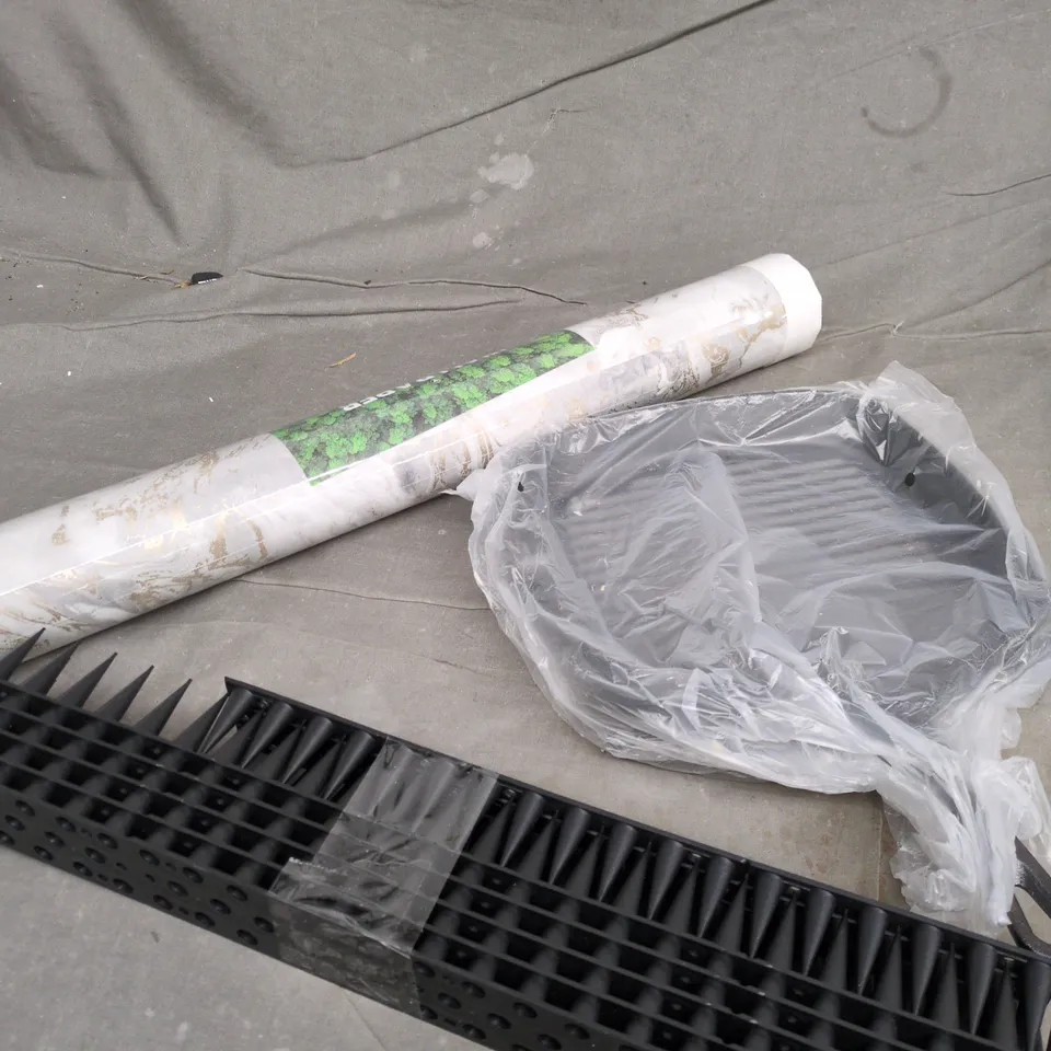 CAGE OF APPROXIMATELY 20 ASSORTED HOUSEHOLD PRODUCTS TO INCLUDE PAN SET, HOME DECOR, WALLPAPER ETC - COLLECTION ONLY 