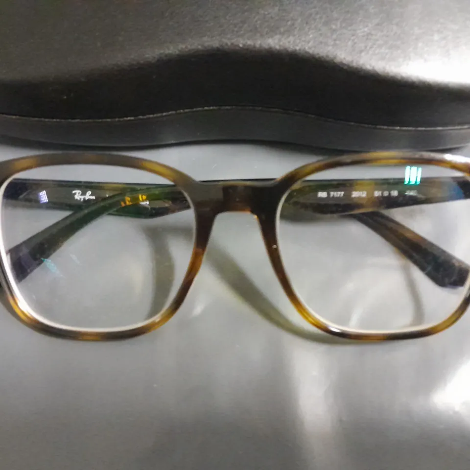 PAIR OF RAY BAN PATTERENED BROWN GLASSES IN A CASE