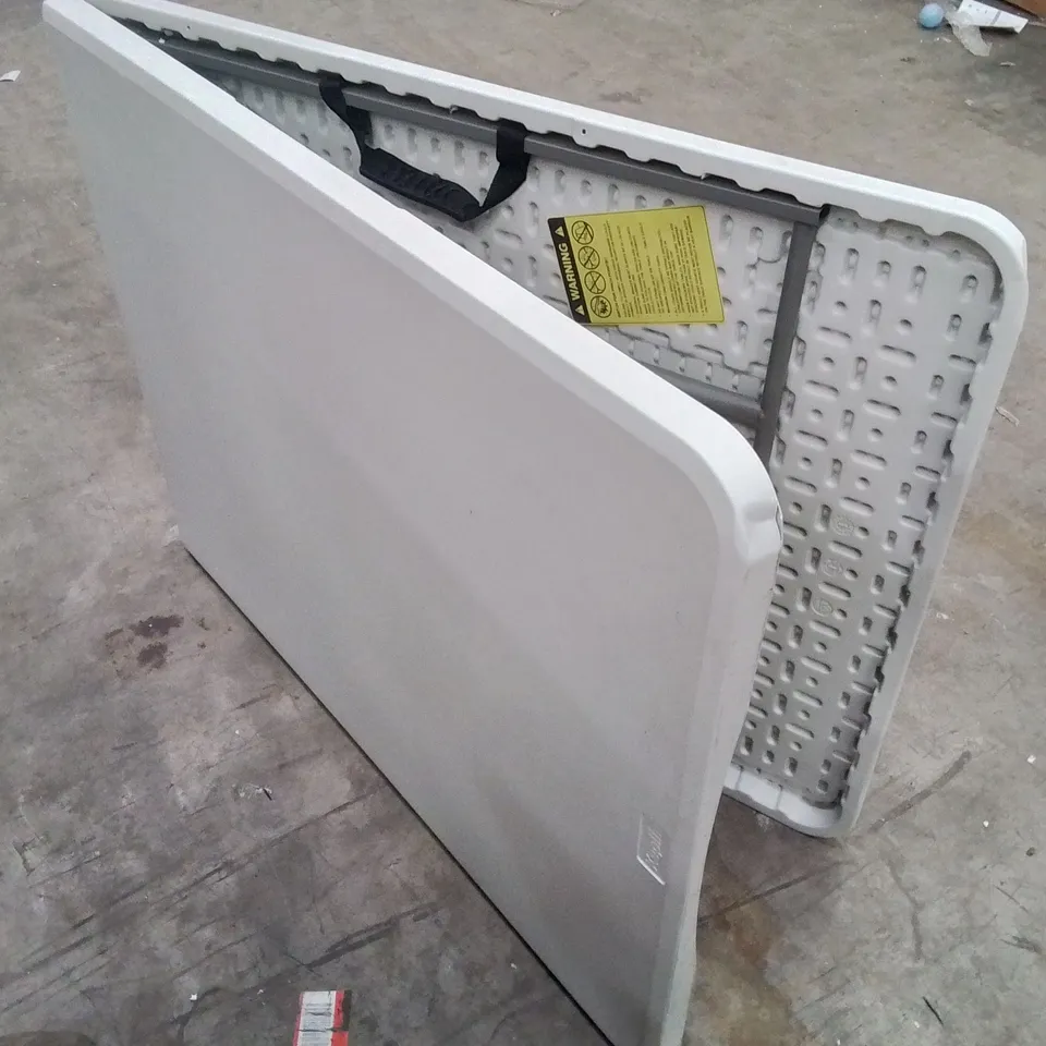 6FT FOLDING TABLE