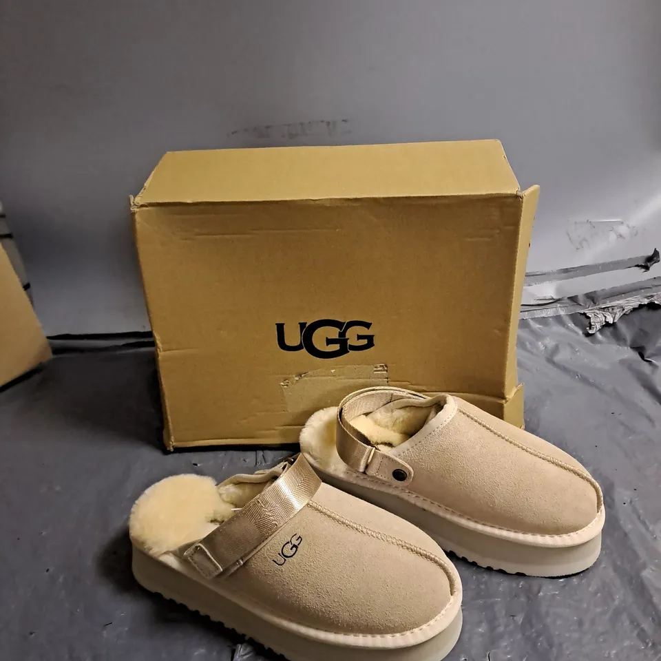 BOXED PAIR OF STRAP SLIP ON LOWS LIGHT UK 3 