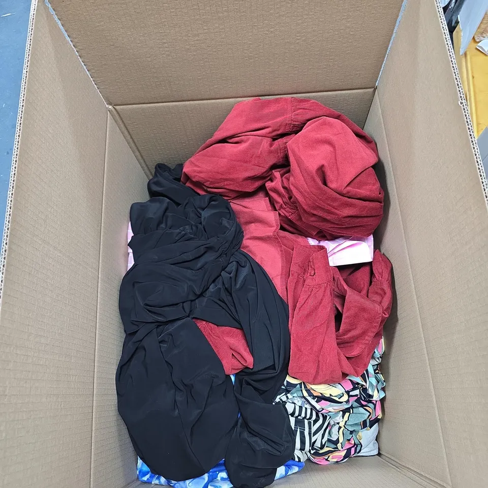 BOX OF APPROXIMATELY 20 ASSORTED CLOTHING ITEMS TO INCLUDE RUTH LANGSFORD, FINERY ETC