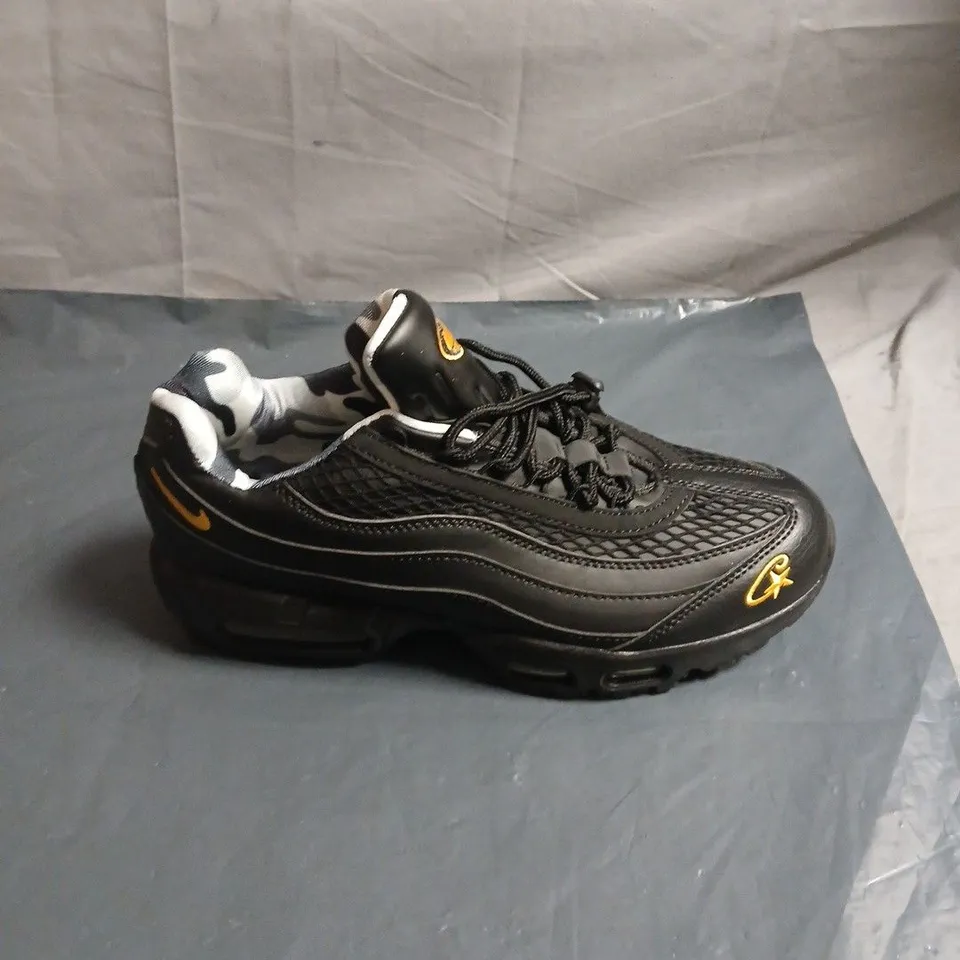 NIKE AIR MEN'S BLACK TRAINERS WITH GOLD LOGO SIZE 8.5