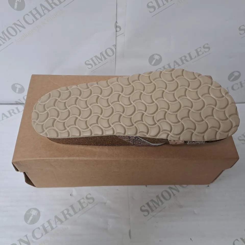 BOXED PAIR OF BONOVA SANDALS IN ROSE GOLD SIZE 6 