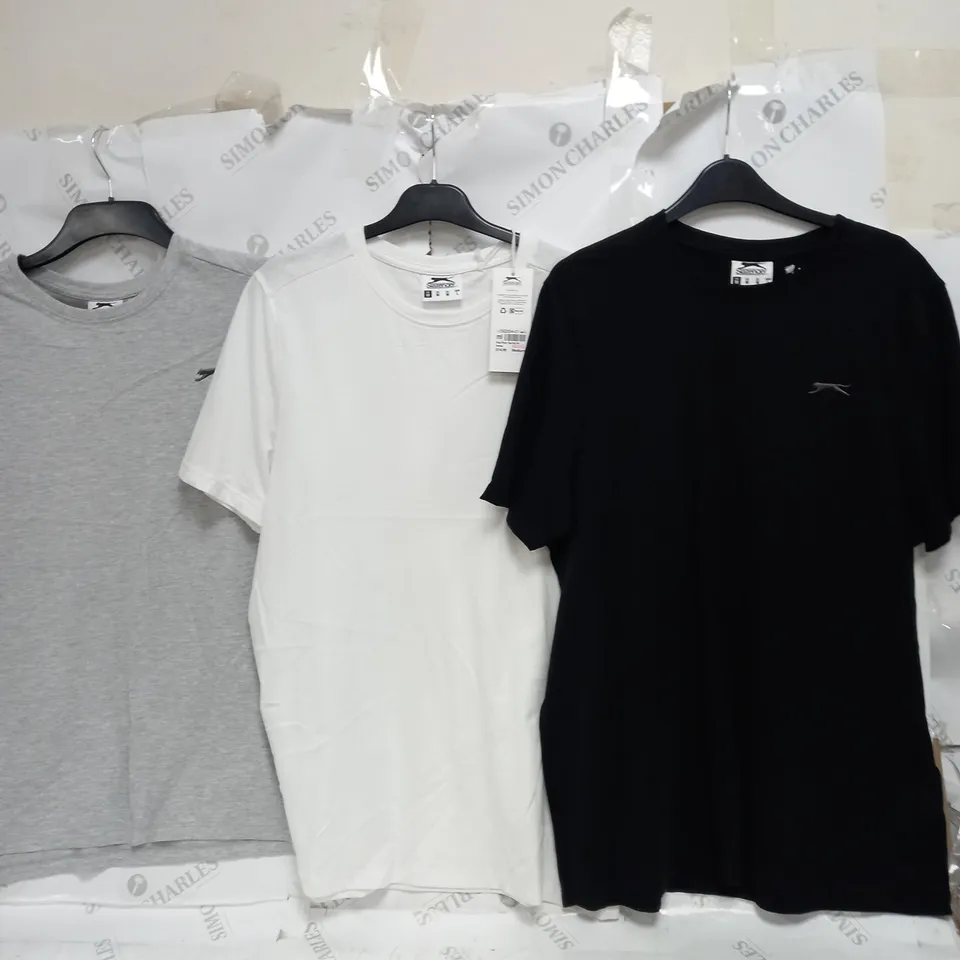 ASSORTED SLAZENGER PIECES OF CLOTHING TO INCLUDE JACKETS, T-SHIRTS, AND JOGGERS ETC. 