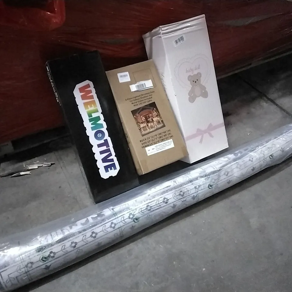 PALLET OF HOUSEHOLD ITEMS TO INCLUDE KICK SCOOTER, 3 PIECE LIGHTED CHRISTMAS DEER,BABY DOLL,RUG AND OTHER ASSORTED ITEMS...