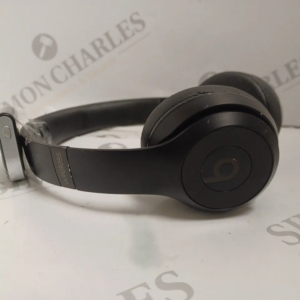 BEATS WIRELESS HEADPHONES IN BLACK
