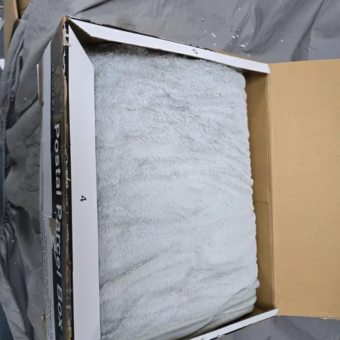 COZEE HOME FAMILY SIZED FAUX FUR & VELVETSOFT HEATED THROW