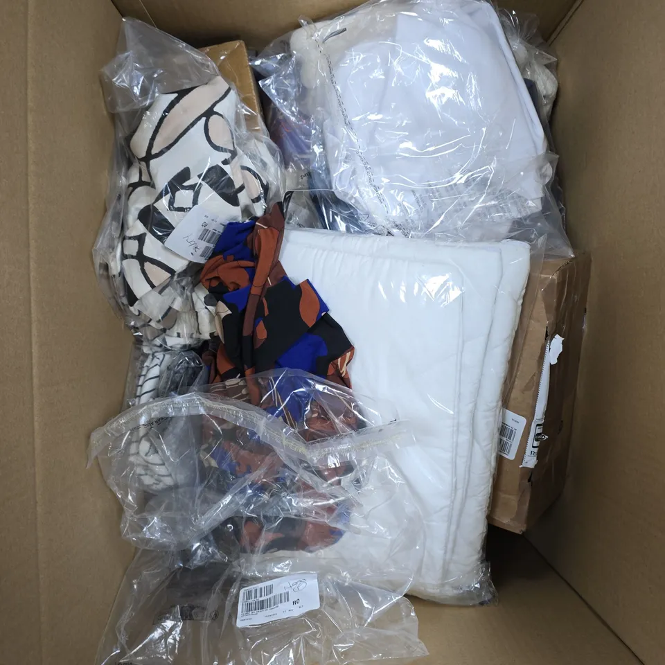 APPROXIMATELY 15 ASSORTED HOUSEHOLD PRODUCTS TO INCLUDE WOMENS CLOTHING & HOME DECOR ETC 