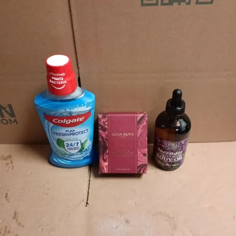 APPROXIMATEY 20 ASSORTED HEALTH AND BEAUTY PRODUCTS TO INCLUDE MOLTON BROWN FESTIVE BAUBLE, COLGATE MOUTHWASH, DEAD SEA LAVENDER BODY OIL ETC  