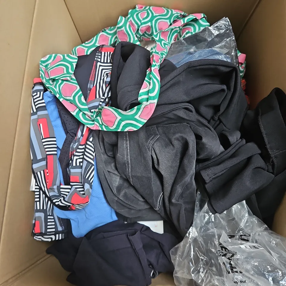 BOX OF APPROXIMATELY 20 ASSORTED CLOTHING ITEMS TO INCLUDE JACKET, DRESS, TSHIRT, ETC