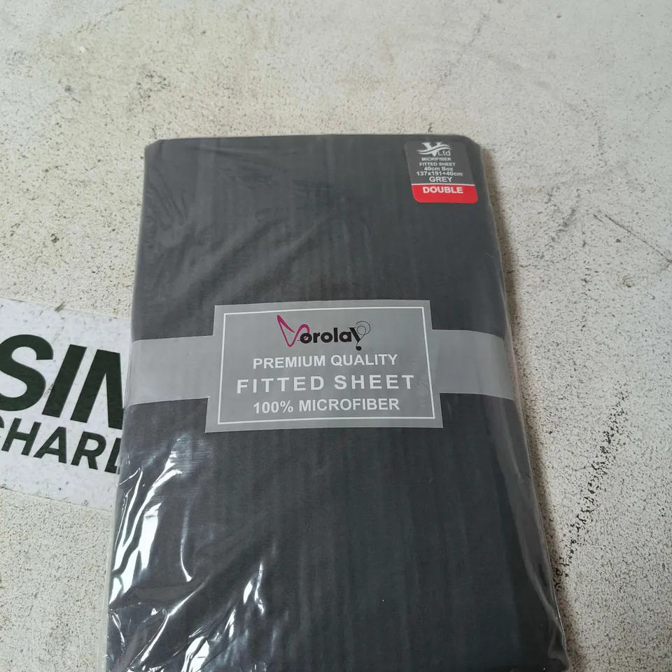 BOX OF APPROXIMATELY 12 ASSORTED ITEMS TO INCLUDE: PREMIUM FITTED SHEET DOUBLE GREY