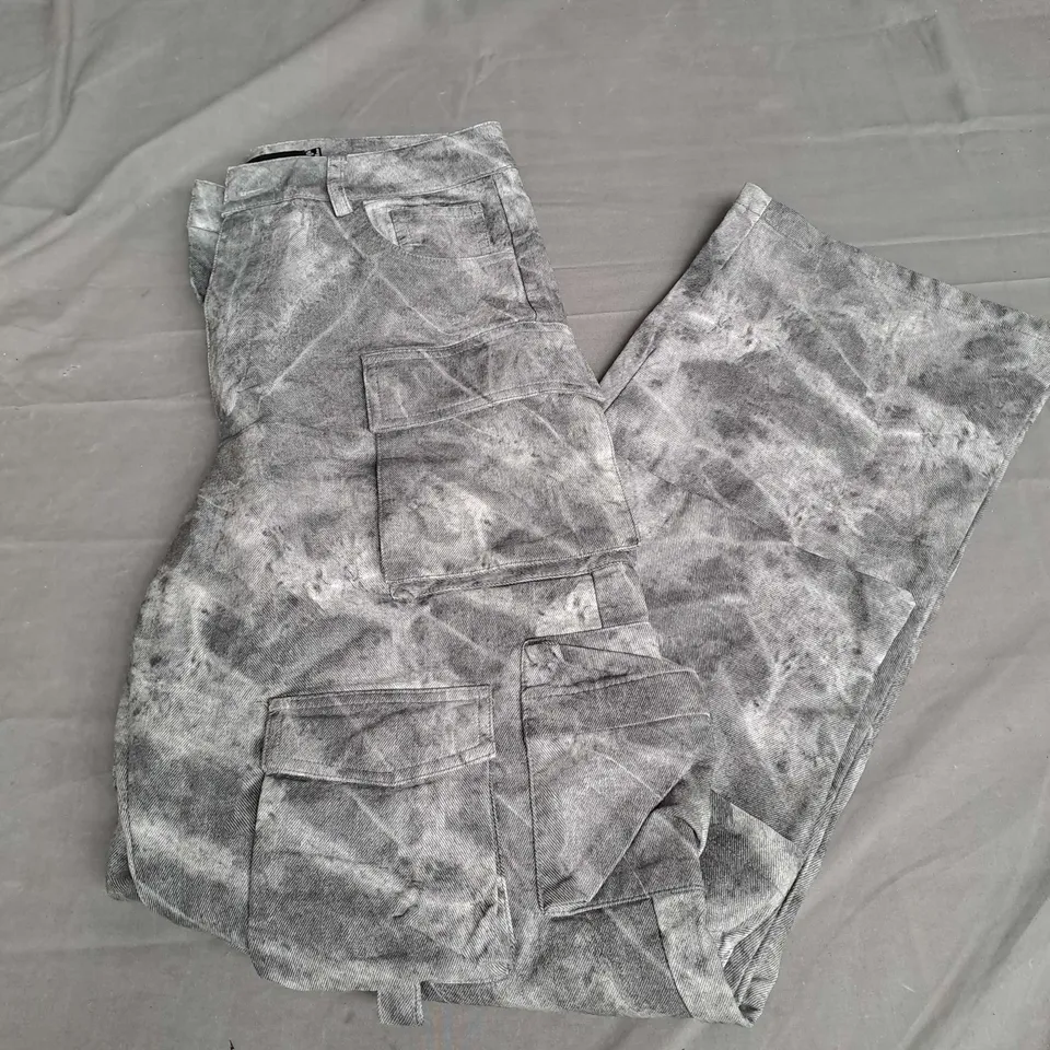 LUXE TO KILL CARGO PANTS IN WASHED GREY SIZE 8