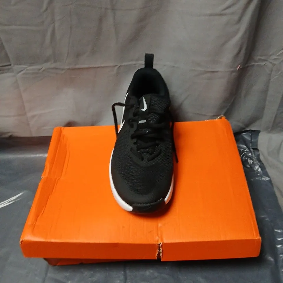 NIKE RUNNING SHOES – BLACK UK SIZE 6.5