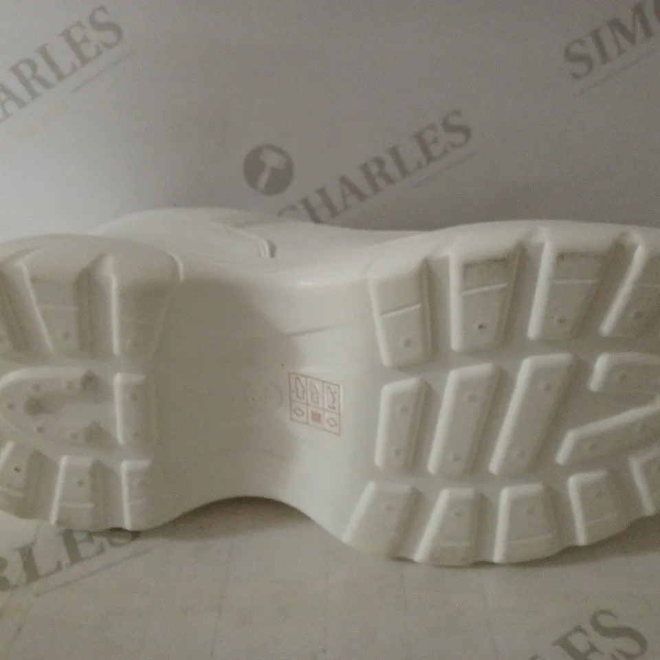 PAIR OF KOI WOMEN'S JENNIE STRIKER CHUNKY BUBBLE TRAINERS SIZE 6