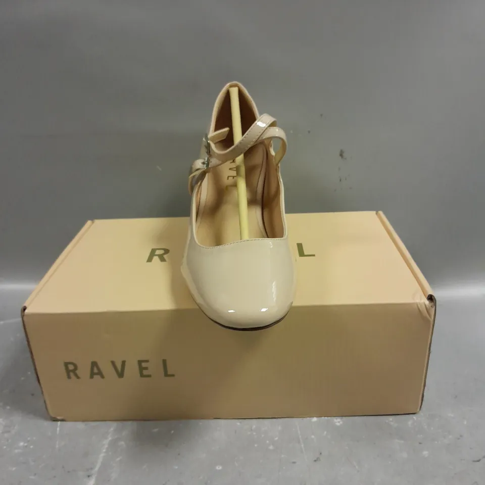 BOXED PAIR OF RAVEL HOWTH BOOTS IN NUDE - 7