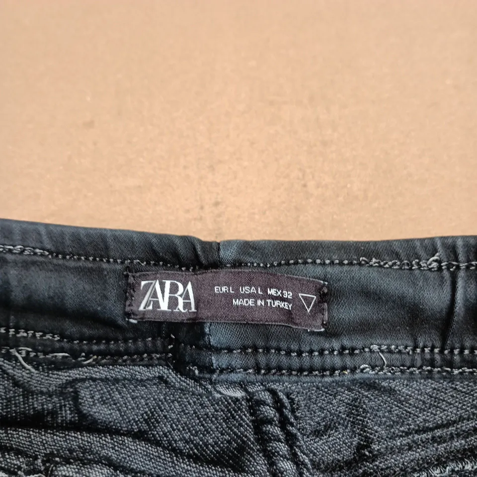 ZARA MEN'S CARGO DENIM TROUSERS – DARK BLUE, UK 32