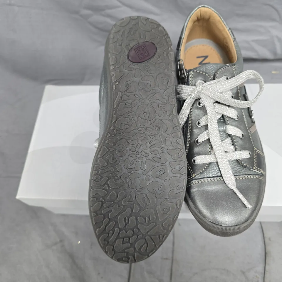 NOEL KIDS JAINA GREY METALLIC TRAINERS – EU 35 (UK 3.5)