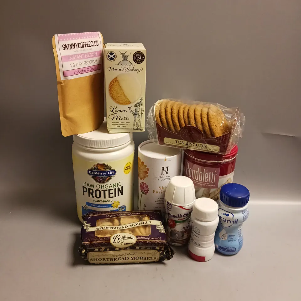 BOX OF APPROX 15 ASSORTED FOOD ITEMS TO INCLUDE - SKINNY COFFEE CLUB INSTANT COFFEE - GARDEN OF LIVE PLANT PROTEIN - HANNA SILITOE SKIN PURITY TEA ETC