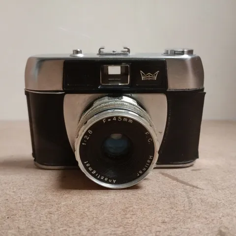 VINTAGE 35MM FILM CAMERA WITH FIXED 45MM F/2.8 LENS