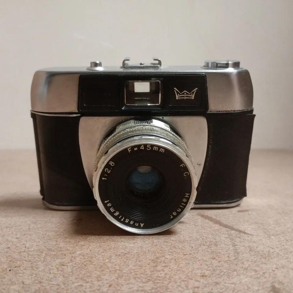 VINTAGE 35MM FILM CAMERA WITH FIXED 45MM F/2.8 LENS