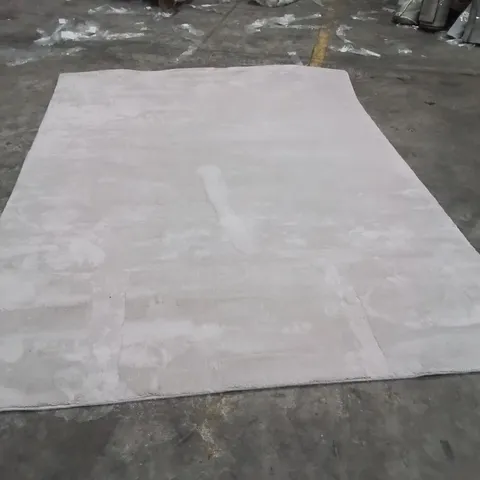 QUALITY DESIGNER AREA RUG - APPROXIMATELY 300X200